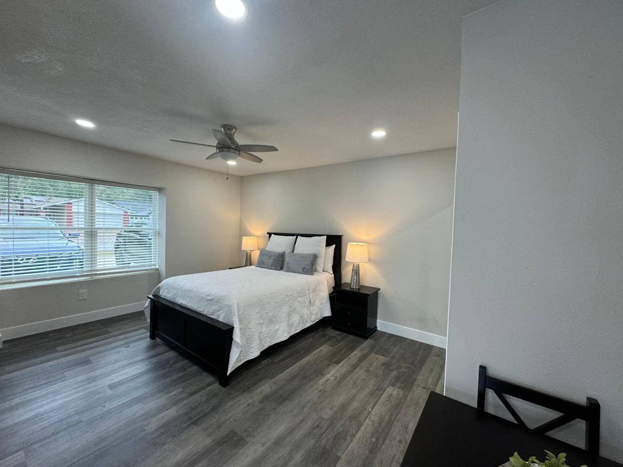 Deluxe Apartment Whit Laundry タンパ エクステリア 写真